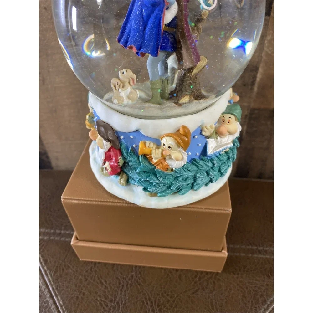 DISNEY PRINCESS SNOW WHITE MUSICAL Globe 